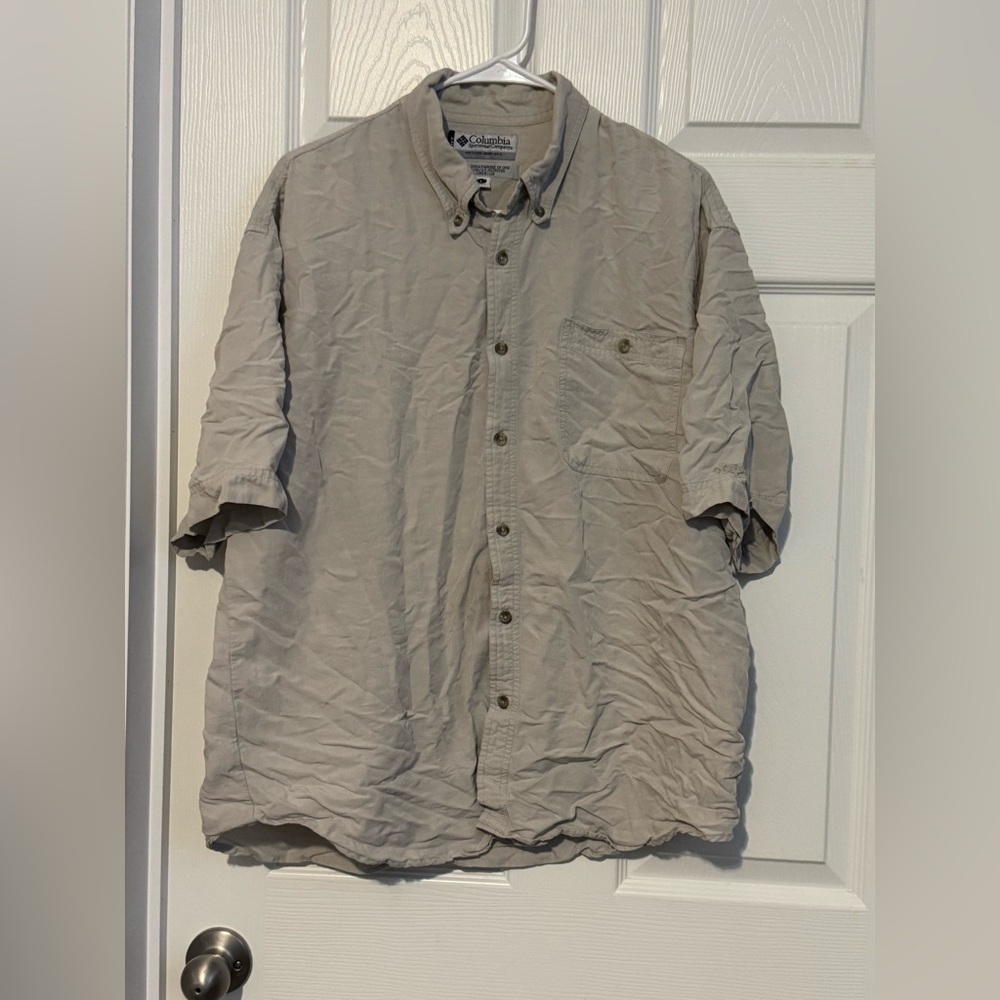 Columbia GRT Sportswear Mens LG Short Sleeve Shirt Button Down Tan Outdoors